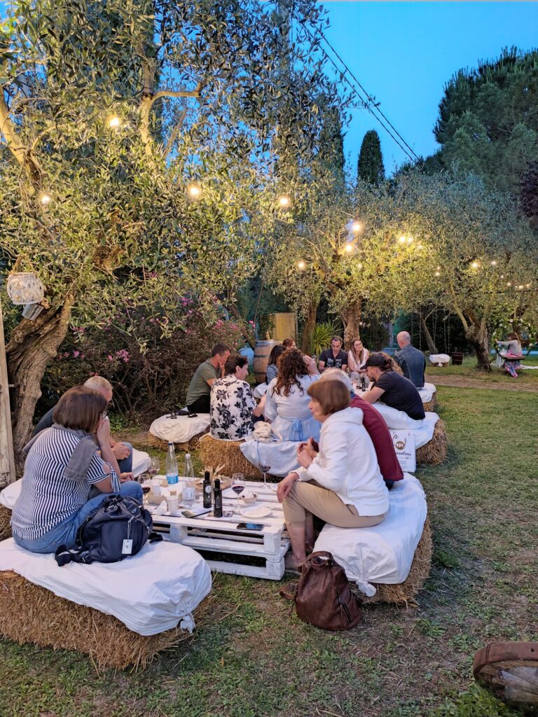 cena in vigna al tramonto