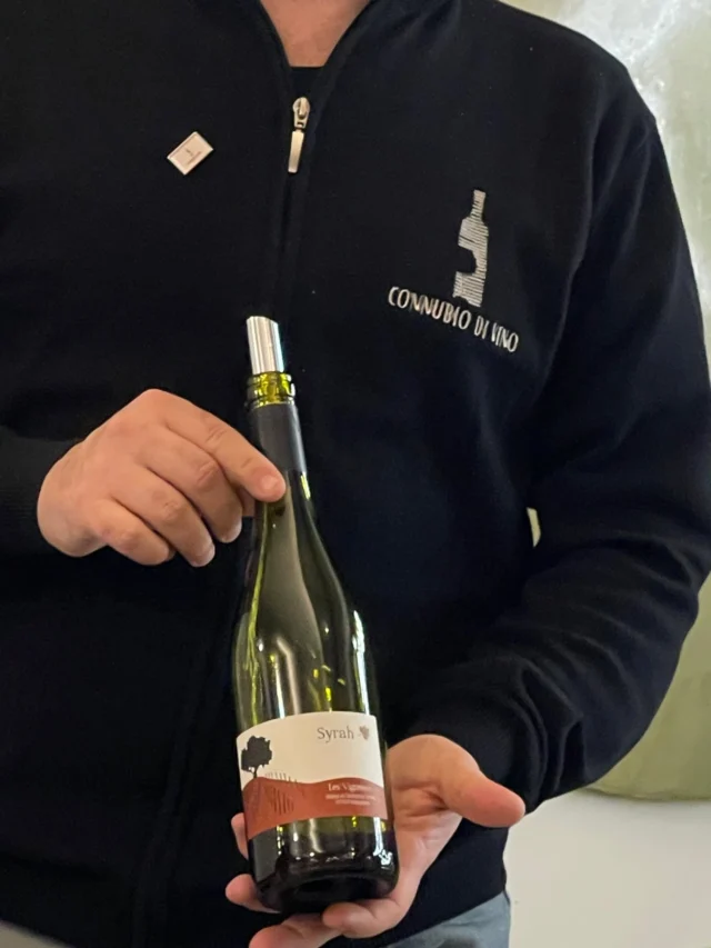 Abbinamento cibo e... Syrah! 🍷

Intenso, speziato e avvolgente: il vino Syrah che abbiamo degustato durante il nostro corso di abbinamento cibo-vino ha conquistato tutti con le sue note di frutti neri e pepe nero. Un vino strutturato, morbido e persistente, perfetto per chi ama i sapori decisi.

#connubiodivino #corsiperilvino #appassionarsialvino #winelover #wine
